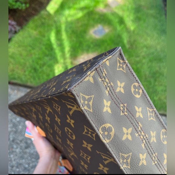 Authentic Louis Vuitton Sac Plat Tote Bag GM size in Monog Canvas - Picture 7 of 12